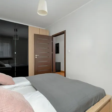 Beautiful One Bedroom Koscielna By Renters 公寓
