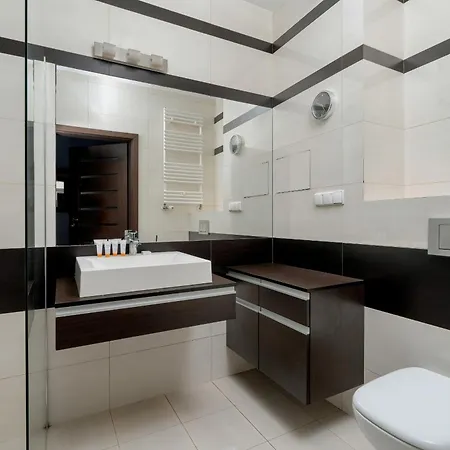 Beautiful One Bedroom Koscielna By Renters 公寓