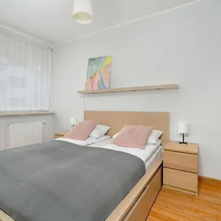 Beautiful One Bedroom Koscielna By Renters 波兹南