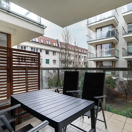 Beautiful One Bedroom Koscielna By Renters 波兹南